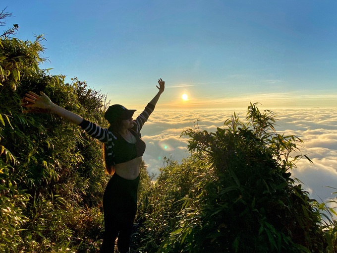 The primeval forest conquers Nhiu Co San, the 9th highest mountain in Vietnam - 10