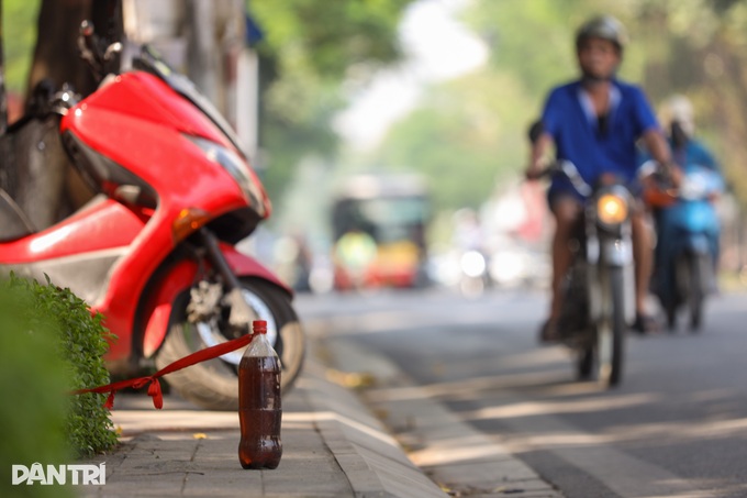 Hà Nội: Cây xăng vỉa hè mọc như nấm sau mưa - 6 Hà Nội: Cây xăng vỉa hè mọc như nấm sau mưa - 6