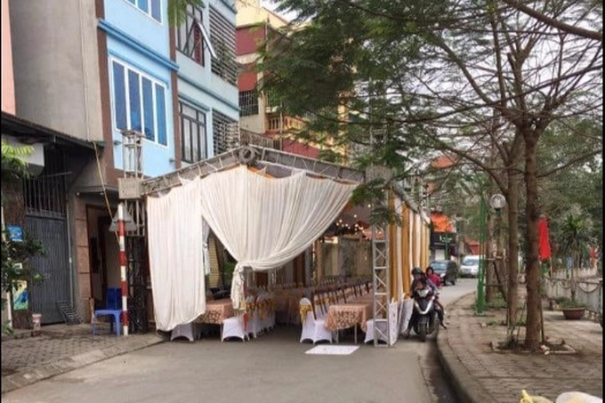 Dở khóc, dở cười chuyện đám cưới giữa đường, nhạc xập xình suốt đêm