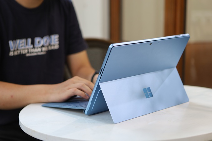 Cận cảnh Surface Pro 9 tại Việt Nam, giá gần 30 triệu đồng - 10