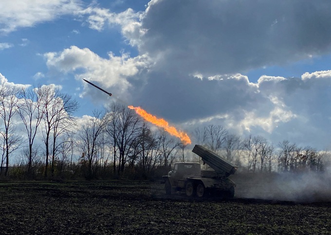 Nga tấn công dồn dập mục tiêu quân sự, hàng trăm lính Ukraine thiệt mạng - 1