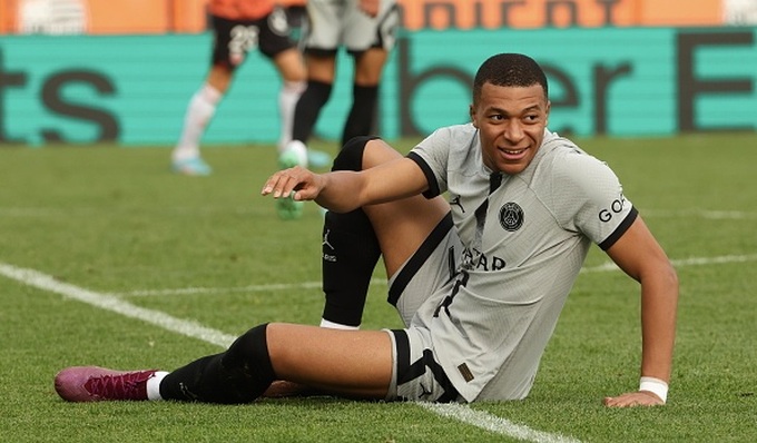 Học tập C.Ronaldo, Mbappe có hành động cực kỳ xấu xí - 1 Học tập C.Ronaldo, Mbappe có hành động cực kỳ xấu xí - 1