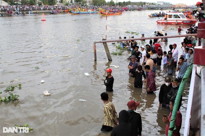 Đồng bào Khmer tưng bừng tranh tài đua ghe Ngo trên sông - 7 Đồng bào Khmer tưng bừng tranh tài đua ghe Ngo trên sông - 7