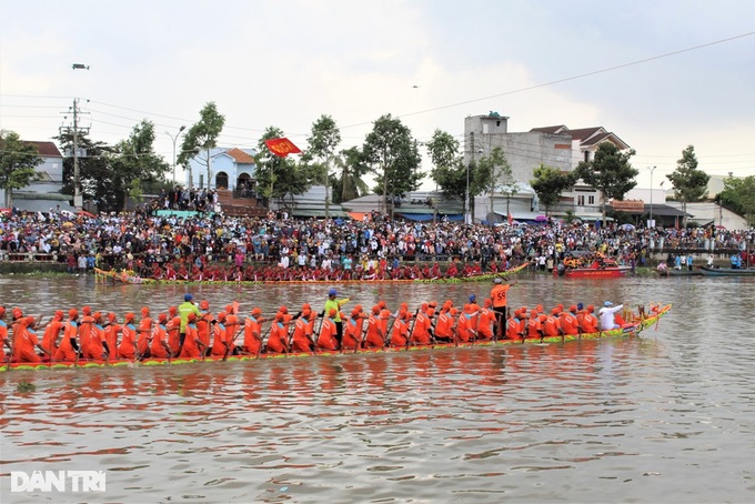Đồng bào Khmer tưng bừng tranh tài đua ghe Ngo trên sông - 5