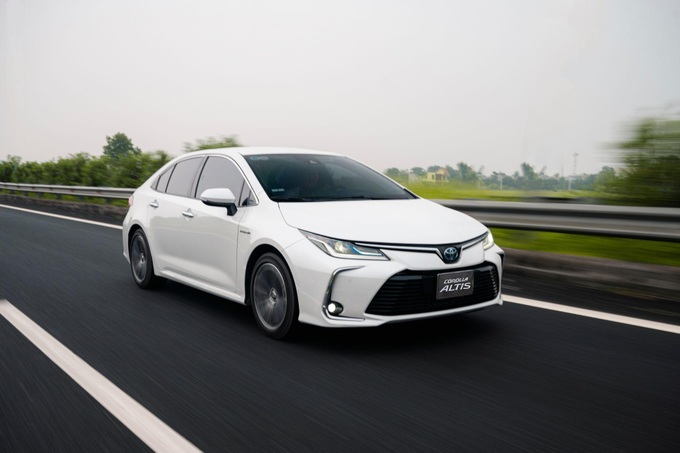 Toyota Corolla Altis 2022 ghi điểm ở ngoại hình và công nghệ - 4