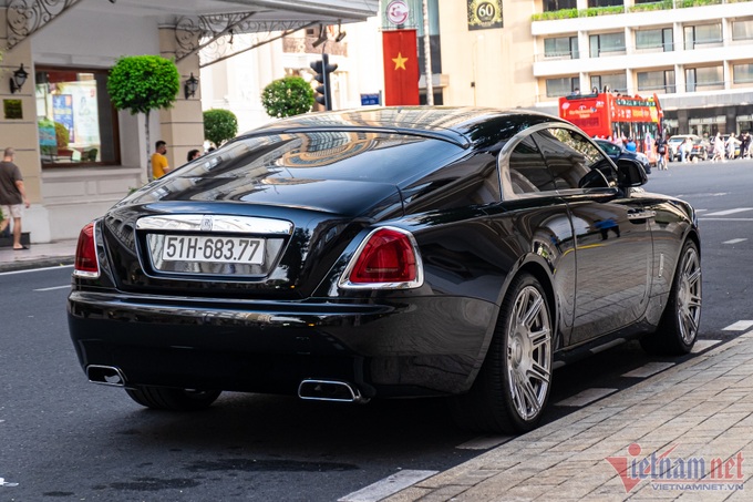 Ngắm Rolls-Royce Wraith hơn 20 tỷ của Cường Đô la xuất hiện trên đường - 5