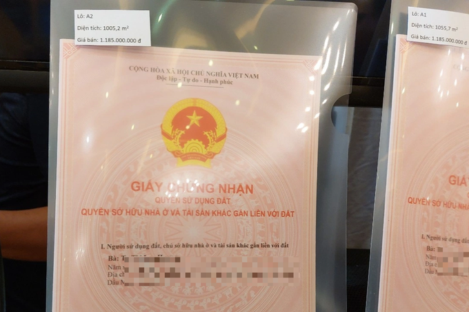 Thầy giáo mang 40 sổ đỏ đến hội nghị ở Đắk Lắk để săn nhà đầu tư