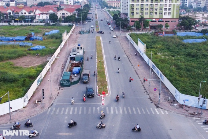 Hà Nội: Ma trận lô cốt, rào chắn trên đường Vũ Trọng Khánh - 1