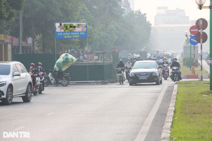 Hà Nội: Ma trận lô cốt, rào chắn trên đường Vũ Trọng Khánh - 7