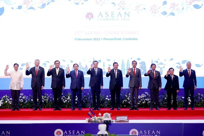 Thủ tướng dự Hội nghị Cấp cao ASEAN với các đối tác Trung Quốc, Hàn Quốc, LHQ - 1