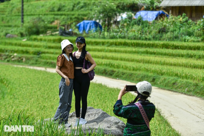 Cô gái HMông xinh đẹp tự học ngoại ngữ, dẫn khách Tây trải nghiệm Sa Pa - 3