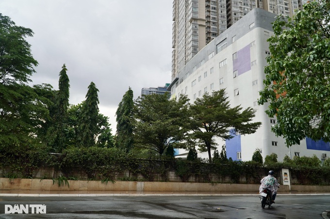 Tháo dỡ bức tường chắn đường ven sông Sài Gòn, người dân nói gì?