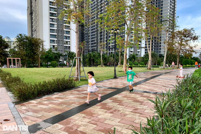 Tháo dỡ bức tường chắn đường ven sông Sài Gòn, người dân nói gì?