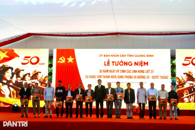 Lễ tưởng niệm 50 năm ngày hy sinh của các liệt sỹ đường 20 - Quyết Thắng - 4 Lễ tưởng niệm 50 năm ngày hy sinh của các liệt sỹ đường 20 - Quyết Thắng - 4