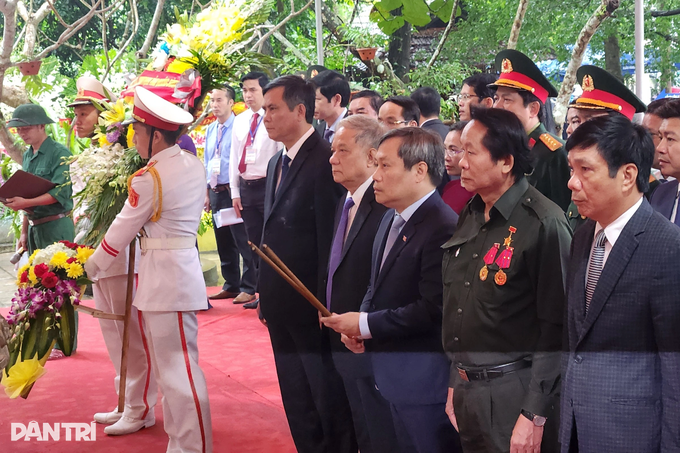Lễ tưởng niệm 50 năm ngày hy sinh của các liệt sỹ đường 20 - Quyết Thắng - 2 Lễ tưởng niệm 50 năm ngày hy sinh của các liệt sỹ đường 20 - Quyết Thắng - 2
