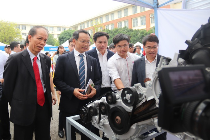 Trường cao đẳng nghề nhận tài trợ gần 4,5 tỷ đồng trong lễ khai giảng - 4 Trường cao đẳng nghề nhận tài trợ gần 4,5 tỷ đồng trong lễ khai giảng - 4