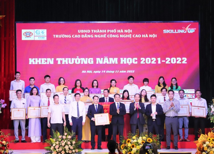 Trường cao đẳng nghề nhận tài trợ gần 4,5 tỷ đồng trong lễ khai giảng - 5 Trường cao đẳng nghề nhận tài trợ gần 4,5 tỷ đồng trong lễ khai giảng - 5