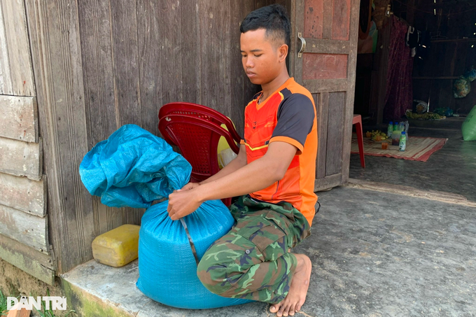 Năm anh em mồ côi khốn khổ vẫn quyết không cho em gái út - 8 Năm anh em mồ côi khốn khổ vẫn quyết không cho em gái út - 8