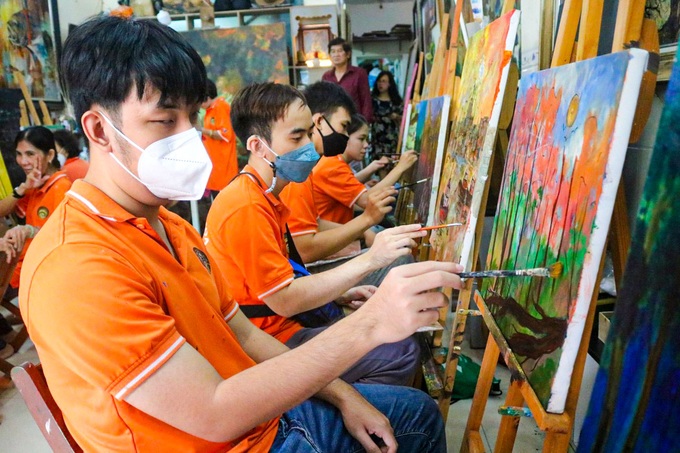 Drawing class without sound in HCMC - 1