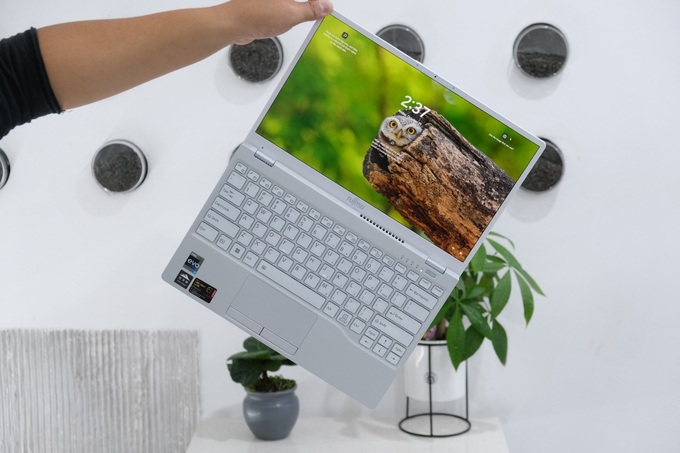 Notebook Fujitsu UH-X 2022 - Trợ lý cho người dùng 4.0 - 2