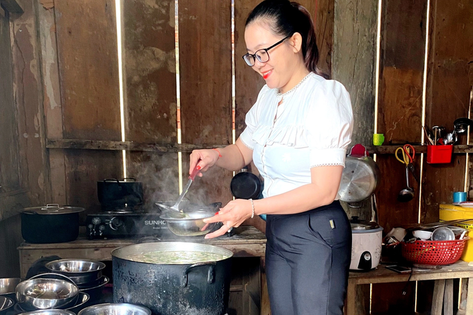 Những bữa cơm có thịt giữ chân các em học sinh vùng cao - 1 Những bữa cơm có thịt giữ chân các em học sinh vùng cao - 1