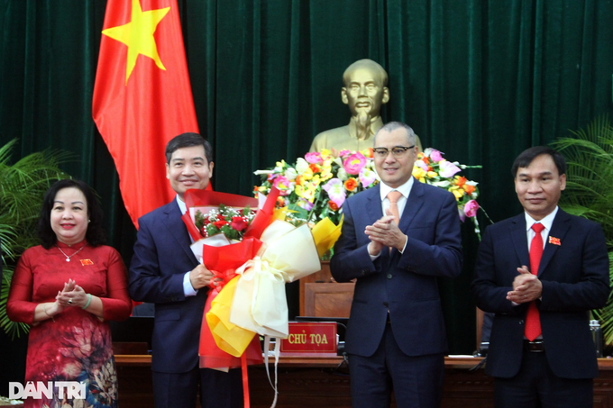 Ông Tạ Anh Tuấn được bầu giữ chức Chủ tịch tỉnh Phú Yên - 1