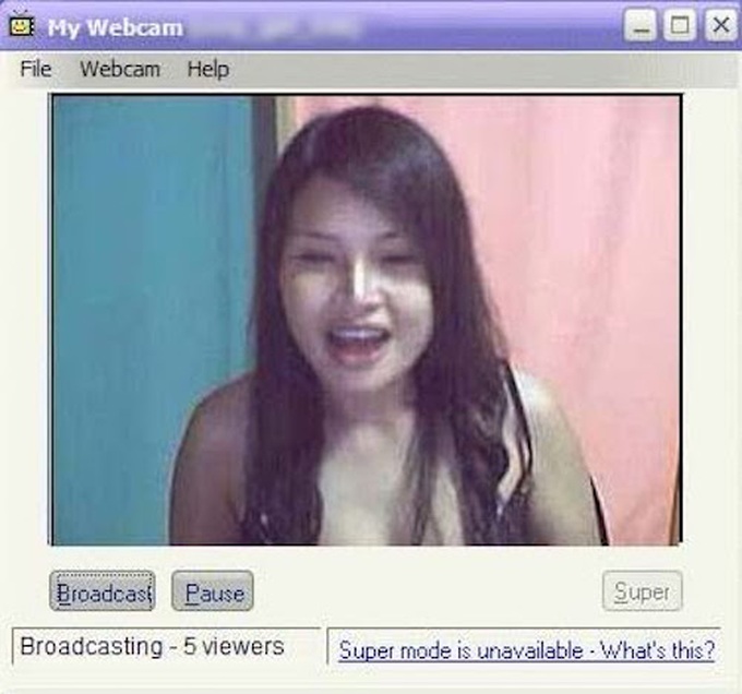 Gọi điện video vào thời điểm đó dường như là điều bất khả thi. Thay vào đó người dùng thường sử dụng chức năng webcam trên Yahoo Messenger để có thể nhìn thấy nhau.