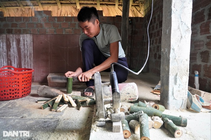 Letting a shy child eat bamboo, a mountain boy collects 200 million a year - 2