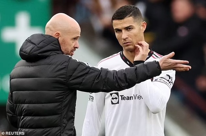 HLV Erik Ten Hag bị tố gài bẫy khiến Ronaldo phải rời Man Utd | Báo Dân trí