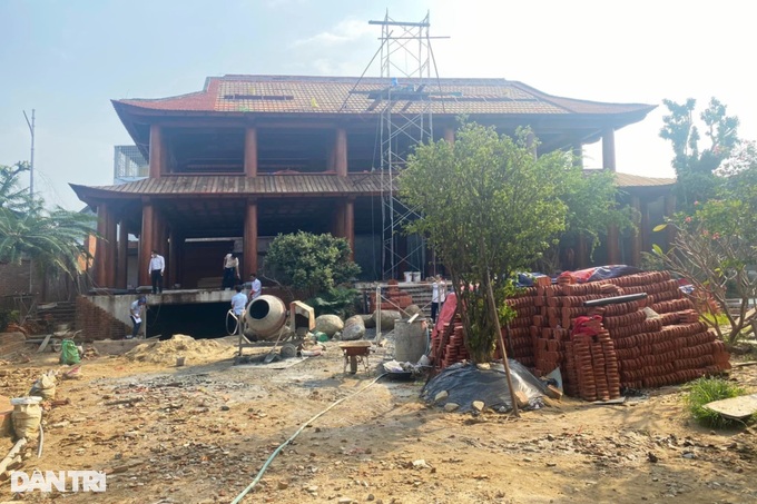 Đại gia Quảng Ngãi xây biệt thự hoành tráng trên đất lấn chiếm - 2 Đại gia Quảng Ngãi xây biệt thự hoành tráng trên đất lấn chiếm - 2