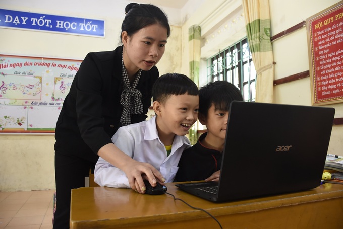 Nữ Giáo Viên Xinh Đẹp Mang Công Nghệ Thông Tin Tới Điểm Trường Vùng Cao |  Báo Dân Trí