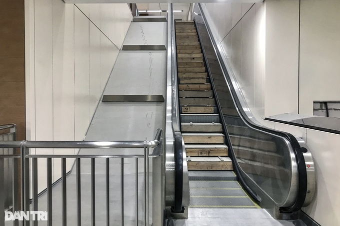 Nhà ga metro số 1 ưu tiên cầu thang bộ cho hành khách - 2 Nhà ga metro số 1 ưu tiên cầu thang bộ cho hành khách - 2