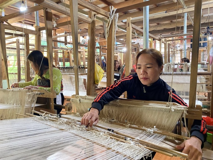 Hòa Bình: Dệt thổ cẩm truyền thống gắn với du lịch cộng đồng - 2 Hòa Bình: Dệt thổ cẩm truyền thống gắn với du lịch cộng đồng - 2