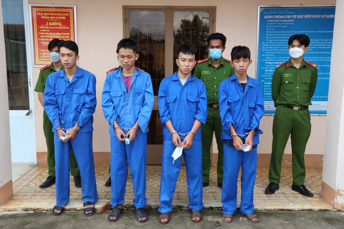 Bắt nhóm chạy xe nẹt pô, dùng súng truy sát người dân - 1 Bắt nhóm chạy xe nẹt pô, dùng súng truy sát người dân - 1
