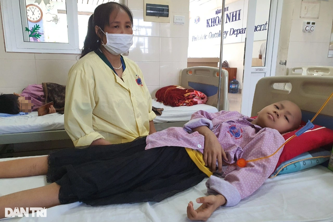 Không có tiền đưa cháu nhập viện sớm, bà bật khóc nhỡ cháu mệnh hệ nào… - 5 Không có tiền đưa cháu nhập viện sớm, bà bật khóc nhỡ cháu mệnh hệ nào… - 5