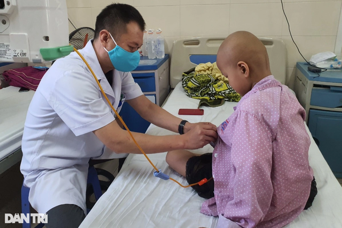Không có tiền đưa cháu nhập viện sớm, bà bật khóc nhỡ cháu mệnh hệ nào… - 4 Không có tiền đưa cháu nhập viện sớm, bà bật khóc nhỡ cháu mệnh hệ nào… - 4