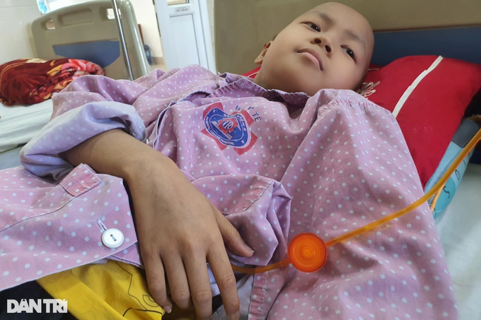 Không có tiền đưa cháu nhập viện sớm, bà bật khóc nhỡ cháu mệnh hệ nào… - 2 Không có tiền đưa cháu nhập viện sớm, bà bật khóc nhỡ cháu mệnh hệ nào… - 2