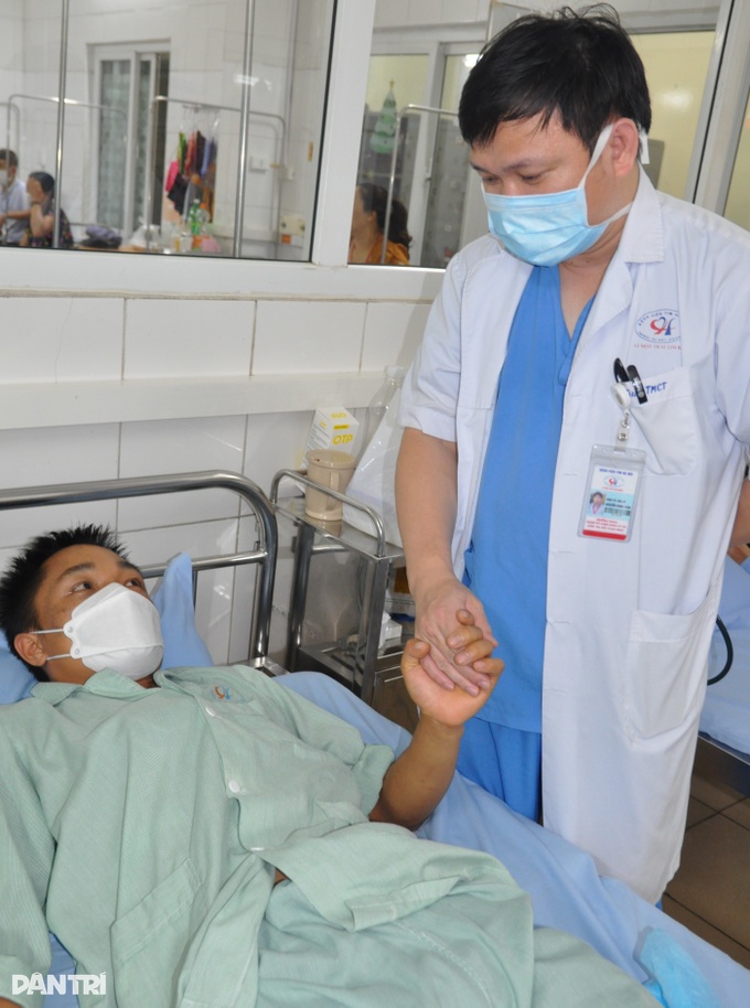 Người bố trẻ Lò Văn Cường đủ tiền phẫu thuật sau 3 ngày được giúp đỡ - 2 Người bố trẻ Lò Văn Cường đủ tiền phẫu thuật sau 3 ngày được giúp đỡ - 2