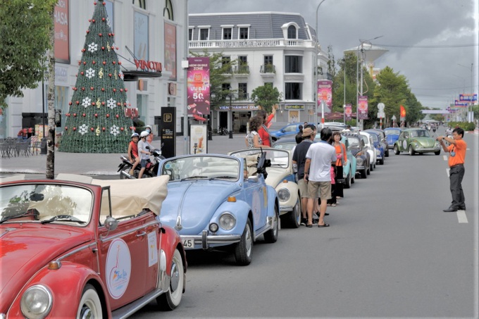 Đã mắt ngắm đoàn siêu xe ô tô cổ trên đường phố xứ Công tử Bạc Liêu - 4
