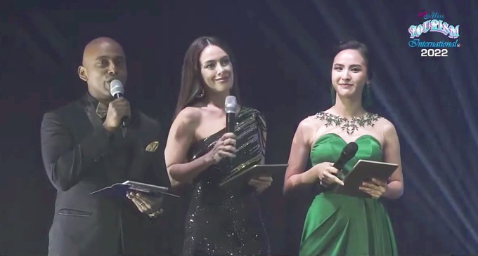MC Quỳnh Nga bắn tiếng Anh trong chung kết Hoa hậu Du lịch Quốc tế 2022 - 1