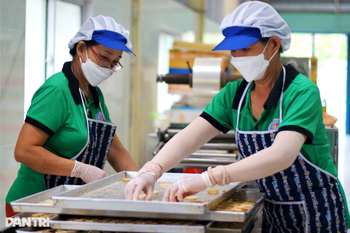 Cô gái xứ Quảng bán bánh đậu xanh, thu trăm triệu mỗi tháng - 2 Cô gái xứ Quảng bán bánh đậu xanh, thu trăm triệu mỗi tháng - 2