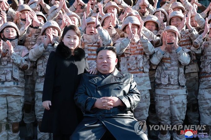 Động thái hiếm thấy của nhà lãnh đạo Triều Tiên Kim Jong-un - 2 Động thái hiếm thấy của nhà lãnh đạo Triều Tiên Kim Jong-un - 2