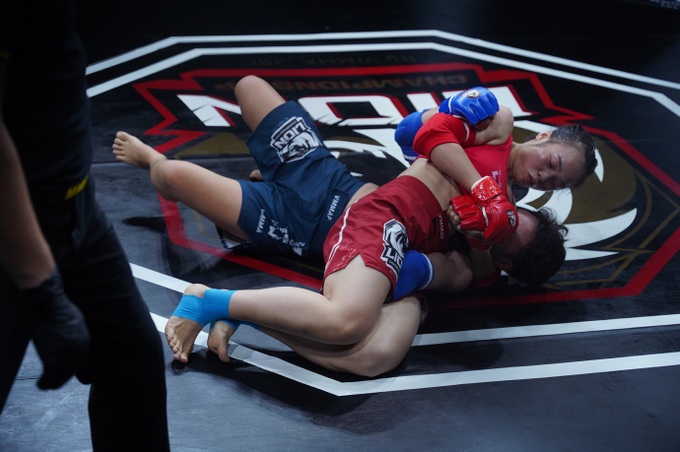 Những màn đọ sức tóe lửa ở chung kết MMA Việt Nam - 3 Những màn đọ sức tóe lửa ở chung kết MMA Việt Nam - 3