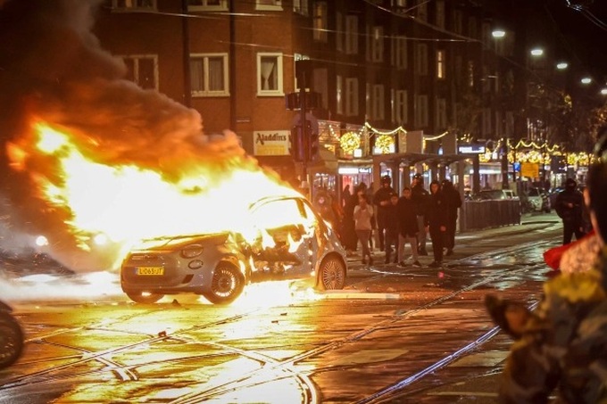 Bạo loạn kinh hoàng tại Brussels sau trận thua của Bỉ ở World Cup - 2 Bạo loạn kinh hoàng tại Brussels sau trận thua của Bỉ ở World Cup - 2