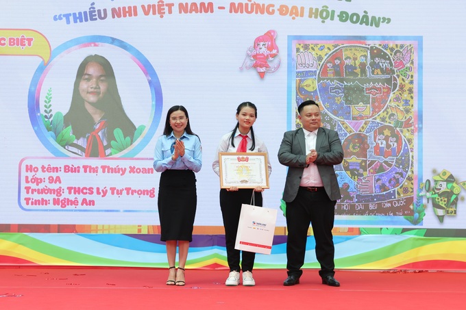 Ngắm tranh vẽ đoạt giải Đặc biệt của cuộc thi hút 200.000 tác phẩm - 1 Ngắm tranh vẽ đoạt giải Đặc biệt của cuộc thi hút 200.000 tác phẩm - 1