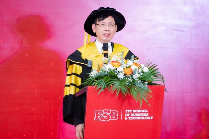 Lễ tốt nghiệp đầy cảm xúc của các tân thạc sĩ FSB - 3 Lễ tốt nghiệp đầy cảm xúc của các tân thạc sĩ FSB - 3