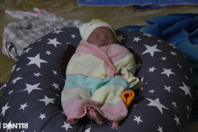 Nữ hộ sinh hai lần cứu sống trẻ sơ sinh bị bỏ rơi dọc đường - 4 Nữ hộ sinh hai lần cứu sống trẻ sơ sinh bị bỏ rơi dọc đường - 4