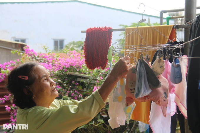 Nữ hộ sinh hai lần cứu sống trẻ sơ sinh bị bỏ rơi dọc đường - 6 Nữ hộ sinh hai lần cứu sống trẻ sơ sinh bị bỏ rơi dọc đường - 6