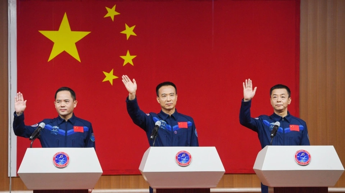 Hôm nay, Trung Quốc phóng tàu Thần Châu 15 lên trạm vũ trụ Thiên Cung - 1 Hôm nay, Trung Quốc phóng tàu Thần Châu 15 lên trạm vũ trụ Thiên Cung - 1