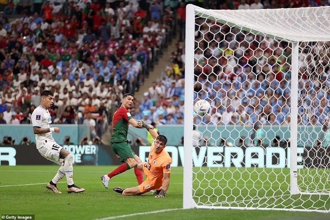 Ronaldo hai lần lỡ cơ hội lập kỷ lục trong chiến thắng của Bồ Đào Nha - 1